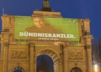 Bündnsiskanzler am Siegestor in München