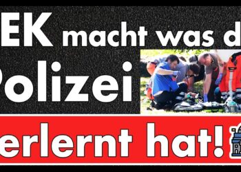 Bergung einer vermissten Person durch Polizei und Rettungskräfte, Einsatz von medizinischem Equipment, Such- und Rettungsaktion im Freien, Einsatzkräfte in Arbeit, Notfallsituation.