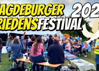 Magdeburger Friedensfestival 2025, Menschen versammelt bei Open-Air Veranstaltung mit Bühne, Musik und friedlicher Atmosphäre in Magdeburg, Deutschland.
