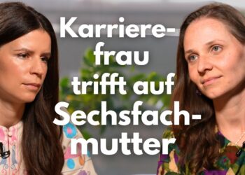 Karrierefrau trifft auf Sechsfachmutter, kreative Diskussion, professionelle Frauen im Gespräch, Frauengespräch, Arbeitswelt, Mutterschaft und Karriere, Frauen in der Arbeitswelt, beruflicher Erfolg, Inspirierende Frauen.