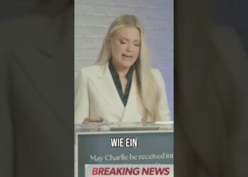 Erwachsene Frau beim D-Talk in einem Studio, spricht bei einer Nachrichtensendung, professionelle Atmosphäre, Fokus auf Medien, Kommunikation, aktuelle Themen, öffentliches Gespräch, Medienpräsenz.